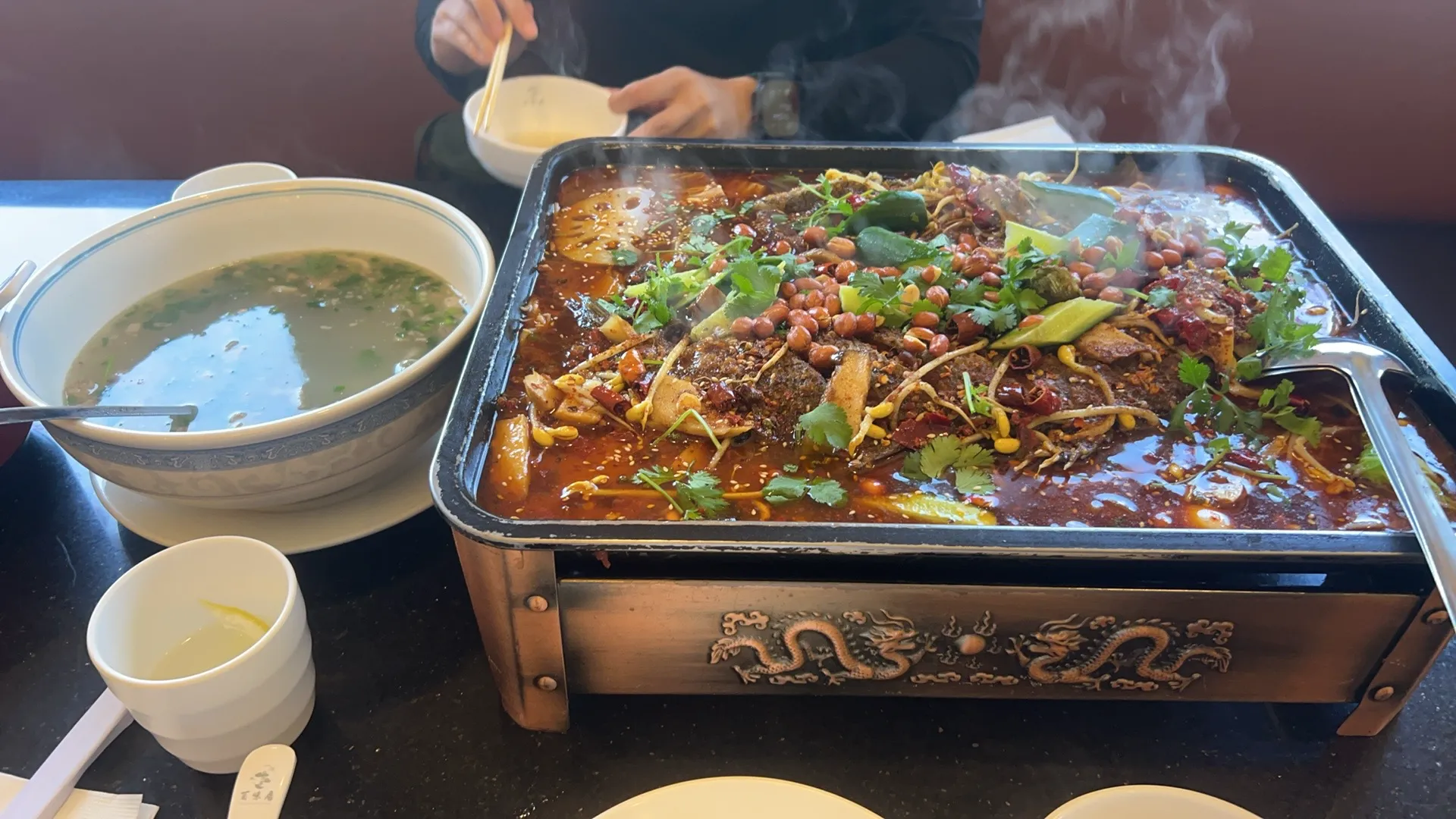 热腾腾的麻辣烤鱼